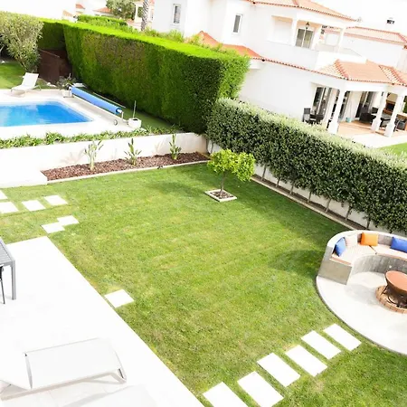 Pequeno Villa *